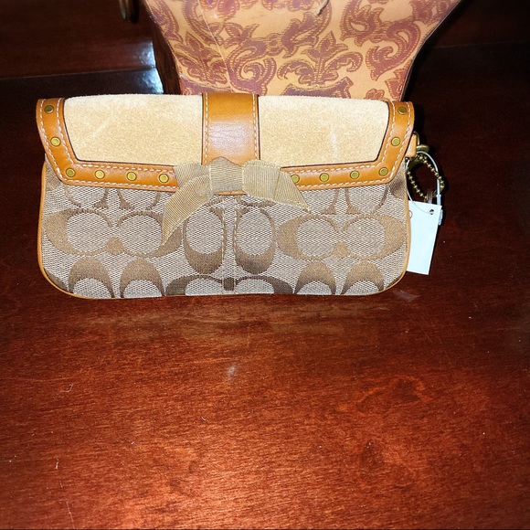 Coach wristlet - Picture 2 of 3